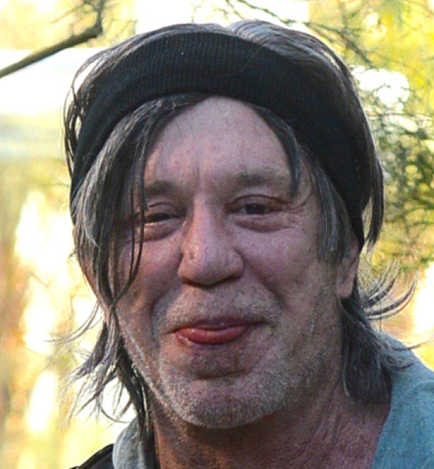 mickey rourke pomeranian mickey rourke na spacerze w obcisłych bokserkach foto pudelek mickey rourke pomeranian mickey rourke na spacerze w obcisłych bokserkach foto pudelek