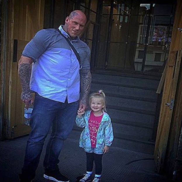 quot kolos quot martyn ford i jego c 243 rka foto pudelek quot kolos quot martyn ford i jego c 243 rka foto pudelek