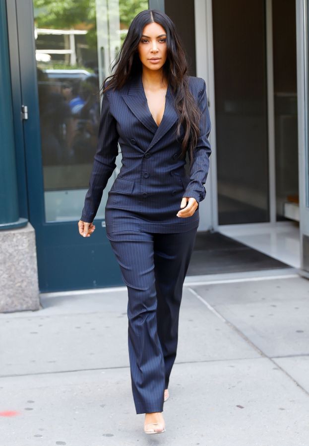 kim kardashian forbes pl elegancka kim kardashian w garniturze na imprezie quot forbesa kim kardashian forbes pl elegancka kim kardashian w garniturze na imprezie quot forbesa